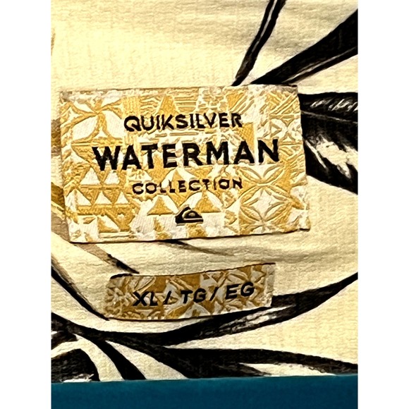 Quicksilver Waterman Regular Fit Hawaiian Shirt Size XL - Picture 3 of 7